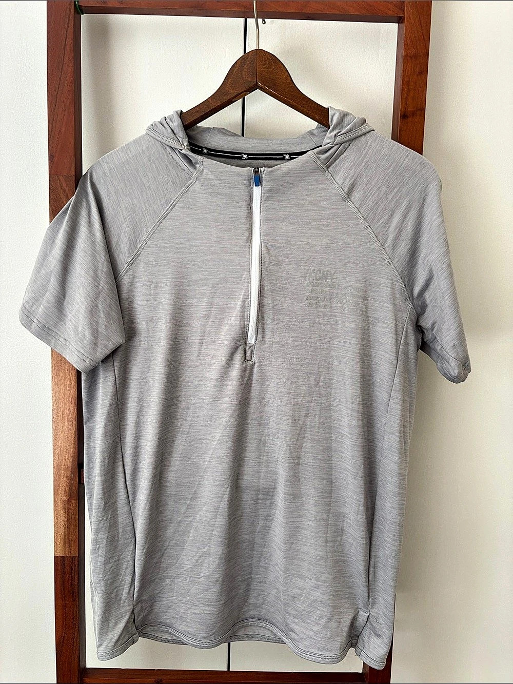 Kenneth Cole KN Tech Gray Short Sleeve Hoodie Size Small Like New